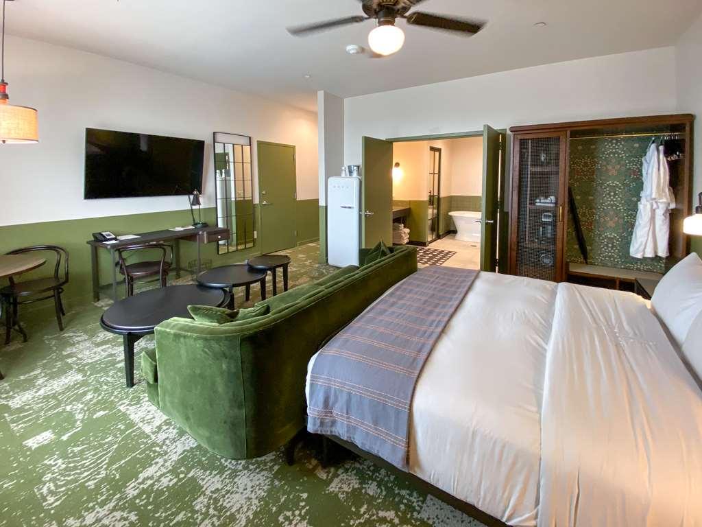 Cotton Court Hotel, By Valencia Hotel Collection Lubbock Room photo
