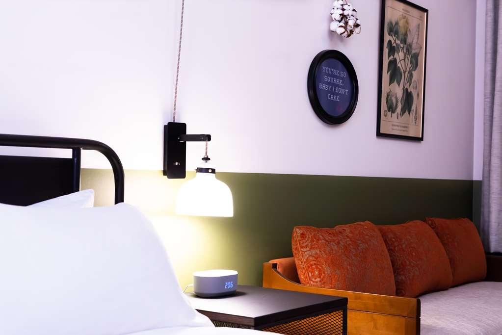 Cotton Court Hotel, By Valencia Hotel Collection Lubbock Room photo